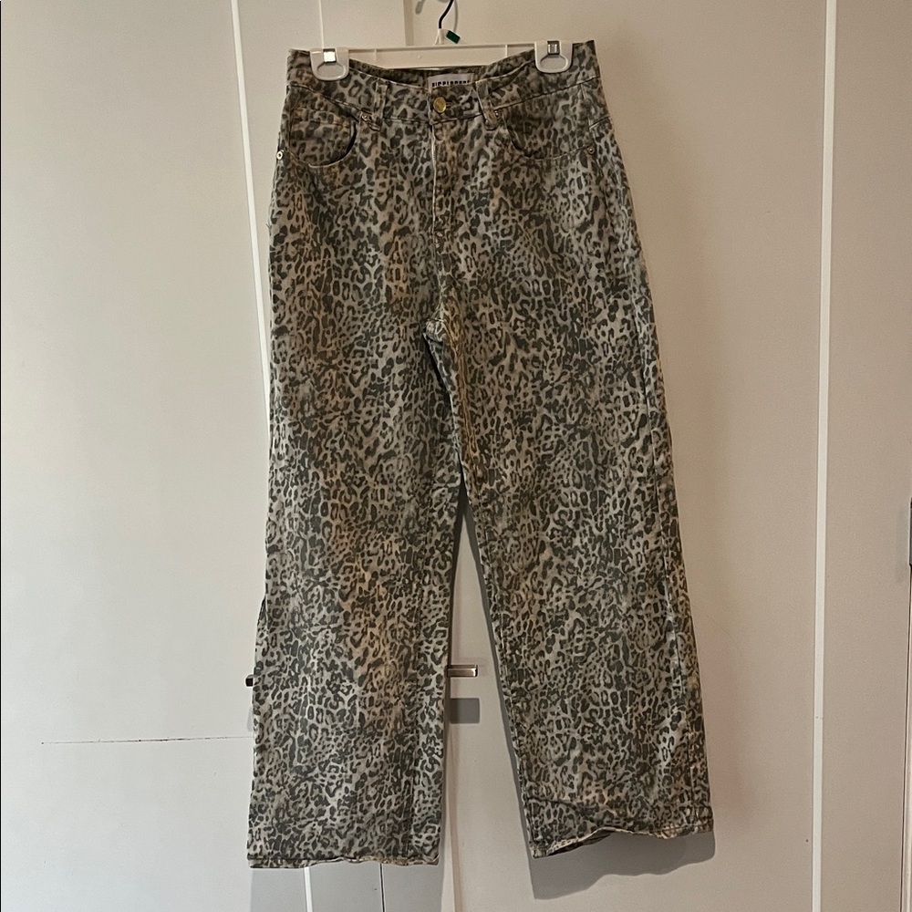 Disclosure size 9 waist 29 leopard cheetah Print Pants wide leg Jeans